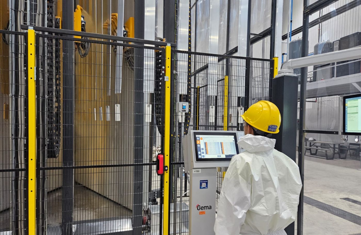 Operator at the vertical line control station