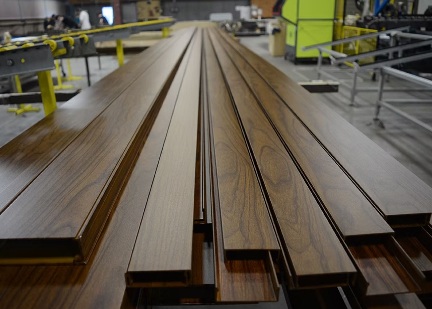 Finished wood-grain aluminium extrusions