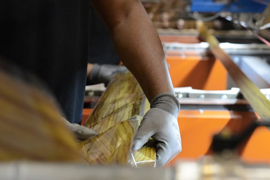 Applying wood-grain sublimation film